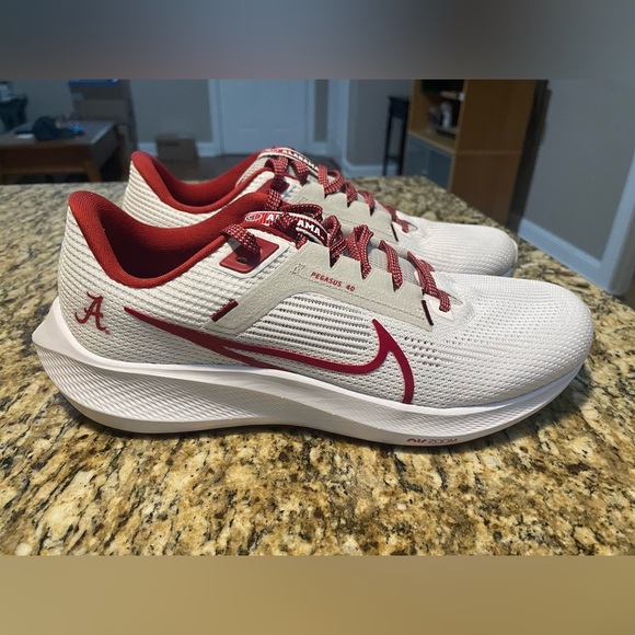 MEN NIKE DZ5972 100 NIKE ZOOM PEGASUS 40 ALABAMA WHITE/CRIMSON SHOE SNEAKERS - Picture 4 of 11